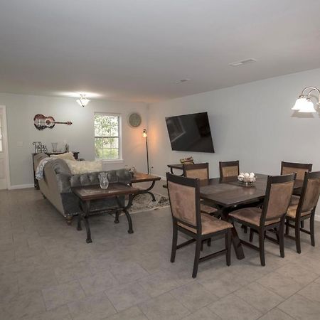 Elegant 3 Bedroom Apt With Free Parking And Balcony 내슈빌 외부 사진